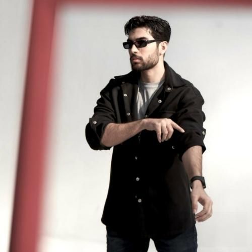 کیارش تهش منو تو هردو تنها میمونیم نگاه بنداز تو عکسا